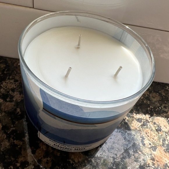 New BATH & BODY WORKS 3-WICK Candle GLACIER MIST - Picture 2 of 4
